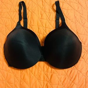 Maidenform size 34DD navy bra, excellent condition.